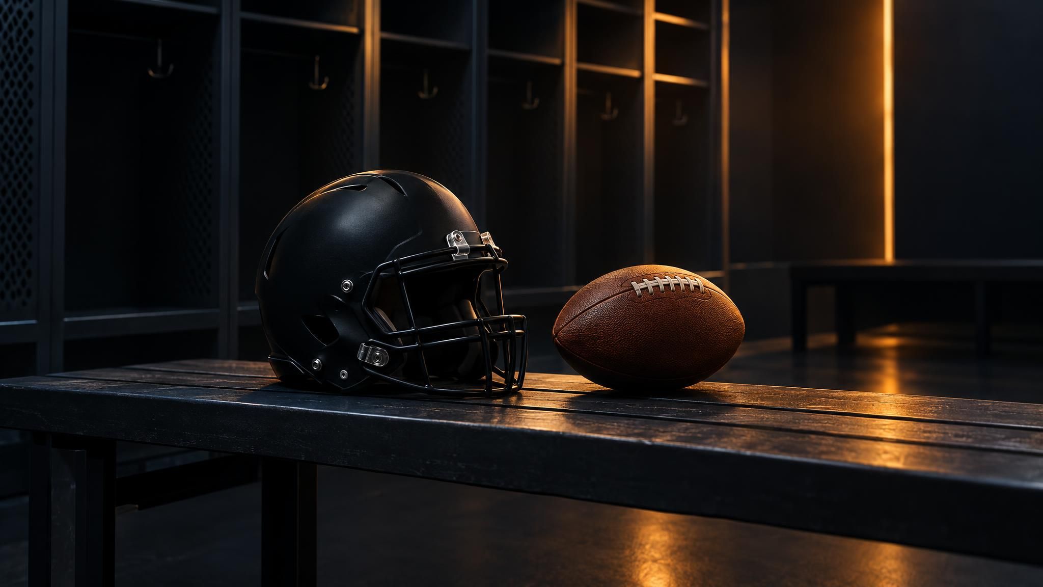 Unmarkierter Footballhelm und Football auf einer leeren Umkleidebank