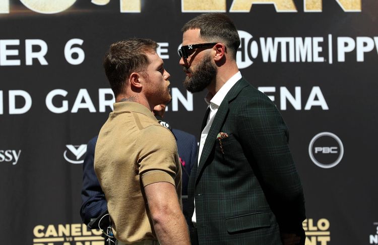 Saúl Canelo Álvarez und Caleb Plant